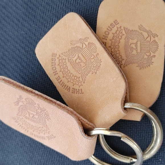 The White House stamped key chains - Picture 2 of 3